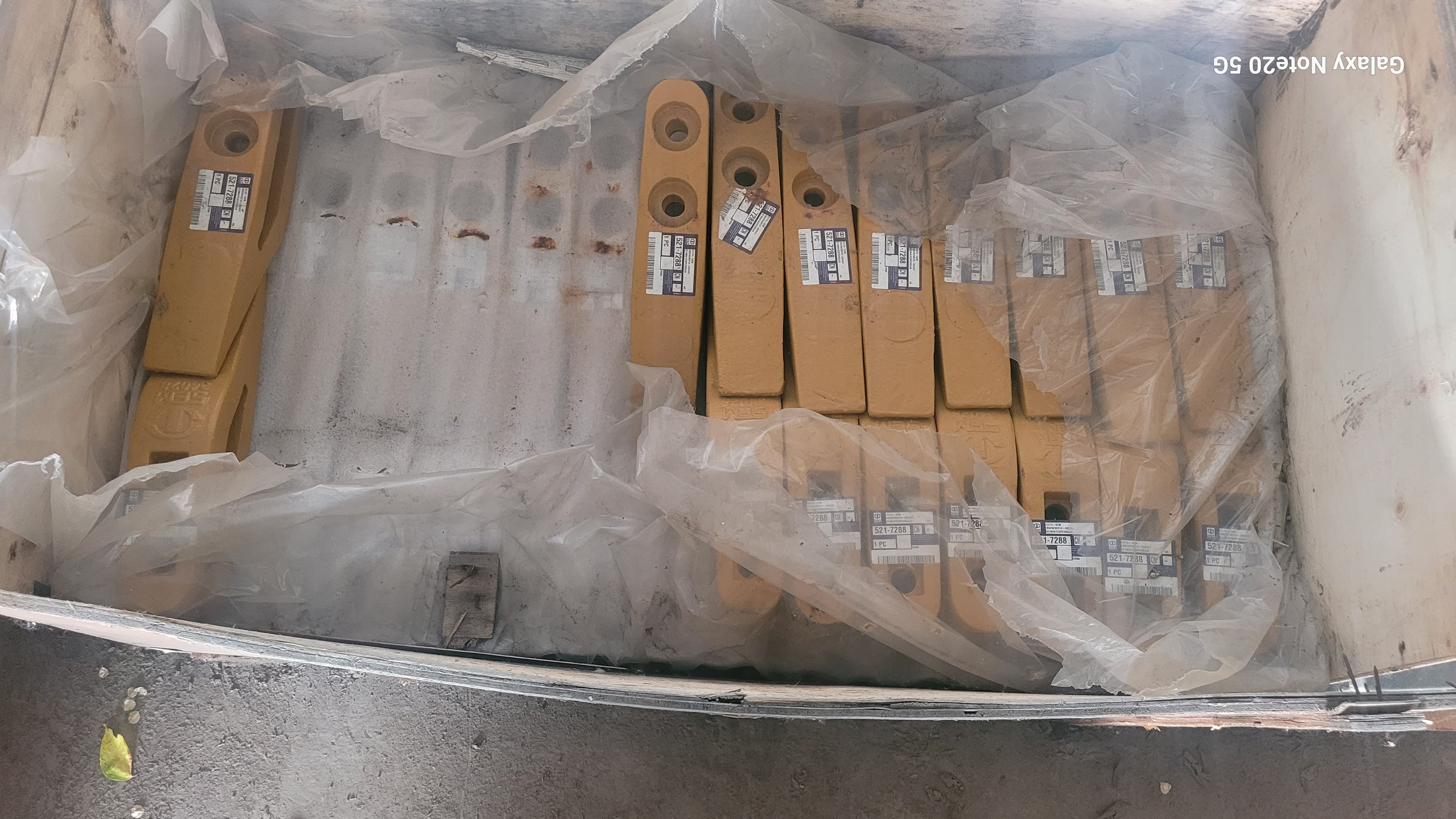 Зуб средний ковша стандартного SEM655