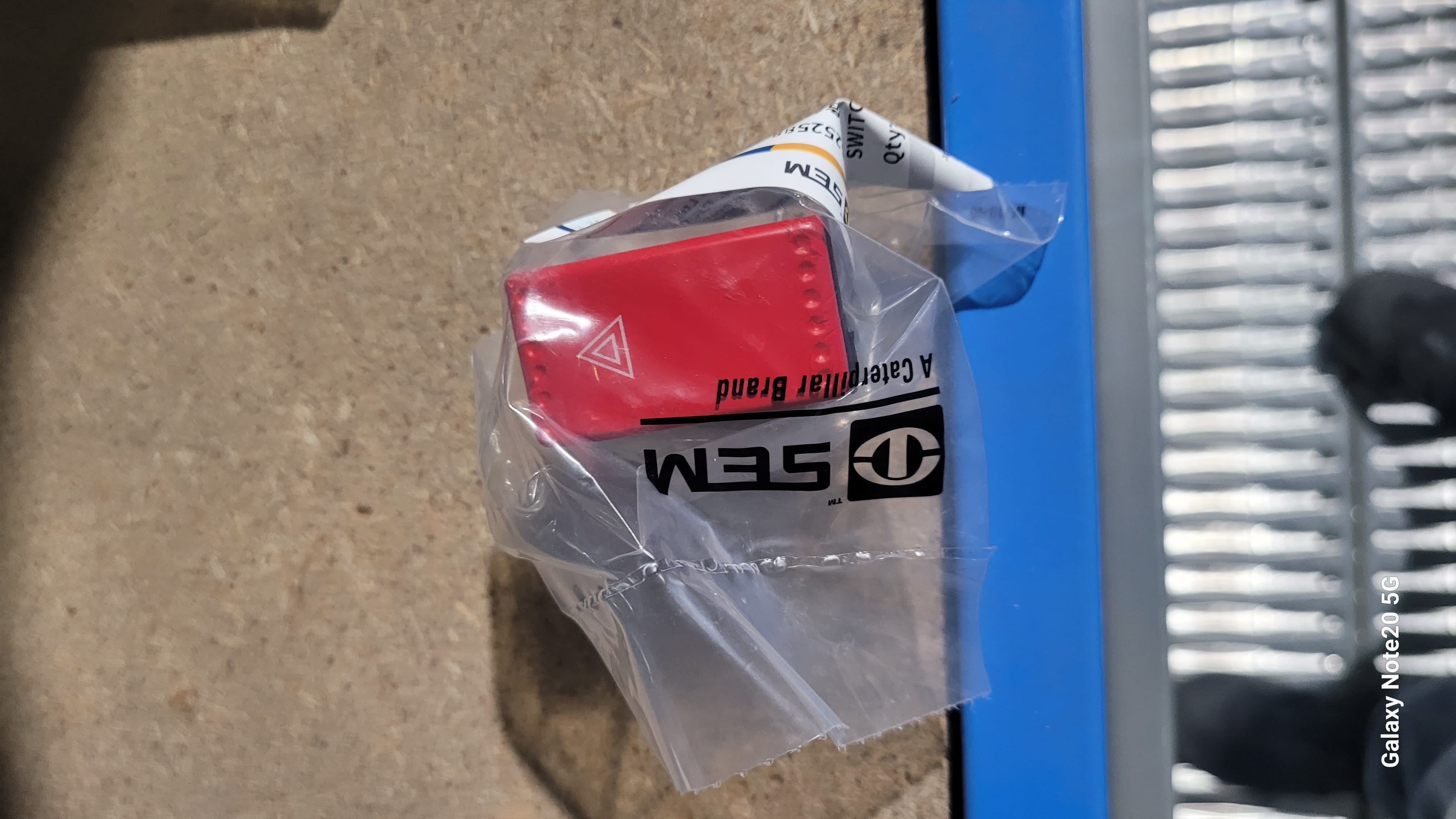 Выключатель аварийной сигнализации SEM