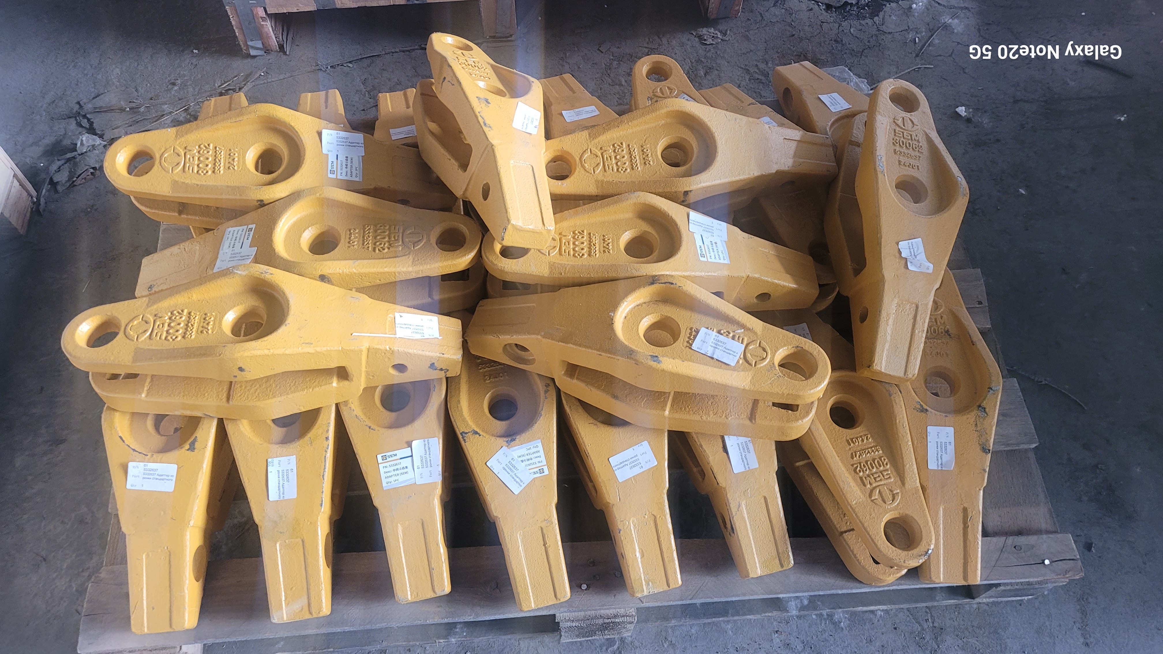 Адаптер коронки стандартного ковша, средний SEM660